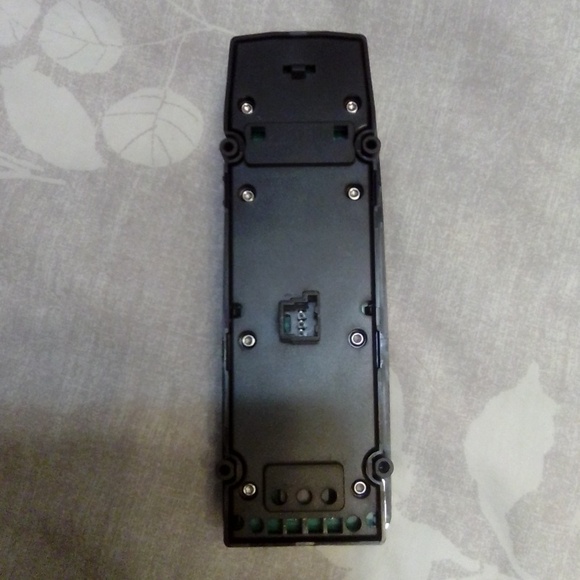 2017 Mercedes Benz control Module - Picture 3 of 4